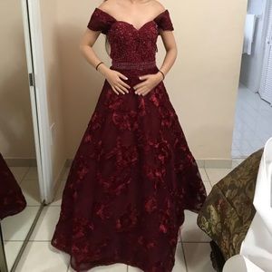 Red/burgundy elegant gown/long dress with sparkles